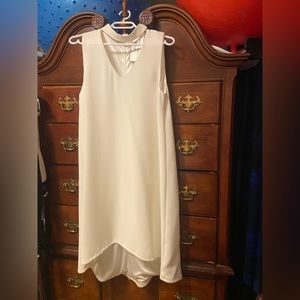 Summer dress, elegant with beautiful collar, accentuate you neck view.